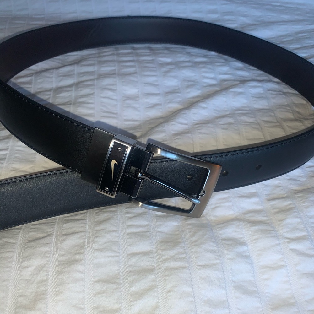 Men’s black leather Nike belt